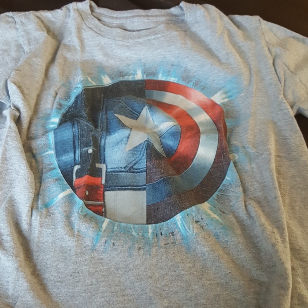 Boy's  Captain America t -shirt